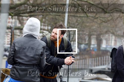 Amsterdam 3 februari 2022
Tim Hofman en Nienke Plas staan 20 minuten in de regen te kletsen op straat in Amsterdam centrum