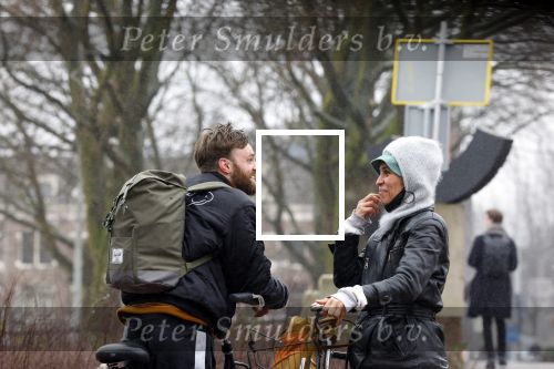 Amsterdam 3 februari 2022
Tim Hofman en Nienke Plas staan 20 minuten in de regen te kletsen op straat in Amsterdam centrum