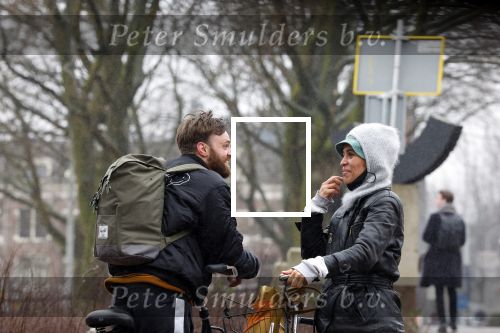 Amsterdam 3 februari 2022
Tim Hofman en Nienke Plas staan 20 minuten in de regen te kletsen op straat in Amsterdam centrum