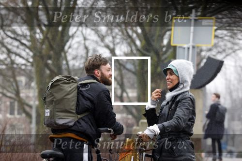 Amsterdam 3 februari 2022
Tim Hofman en Nienke Plas staan 20 minuten in de regen te kletsen op straat in Amsterdam centrum