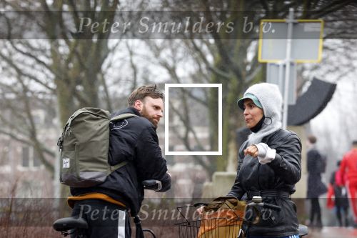 Amsterdam 3 februari 2022
Tim Hofman en Nienke Plas staan 20 minuten in de regen te kletsen op straat in Amsterdam centrum