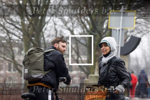 Amsterdam 3 februari 2022
Tim Hofman en Nienke Plas staan 20 minuten in de regen te kletsen op straat in Amsterdam centrum