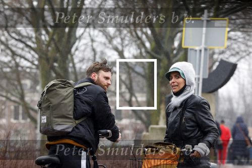 Amsterdam 3 februari 2022
Tim Hofman en Nienke Plas staan 20 minuten in de regen te kletsen op straat in Amsterdam centrum
