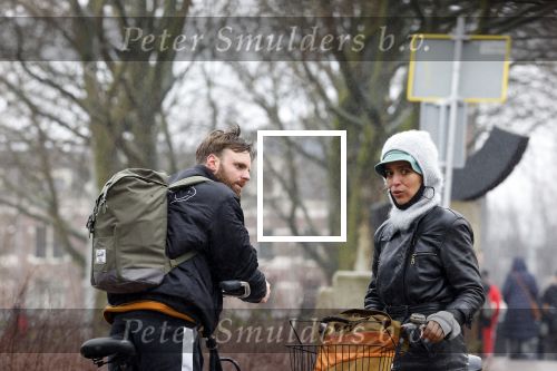 Amsterdam 3 februari 2022
Tim Hofman en Nienke Plas staan 20 minuten in de regen te kletsen op straat in Amsterdam centrum