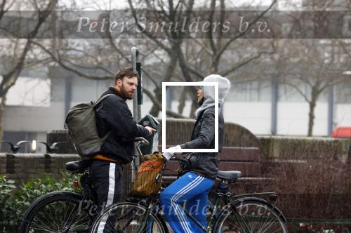 Amsterdam 3 februari 2022
Tim Hofman en Nienke Plas staan 20 minuten in de regen te kletsen op straat in Amsterdam centrum