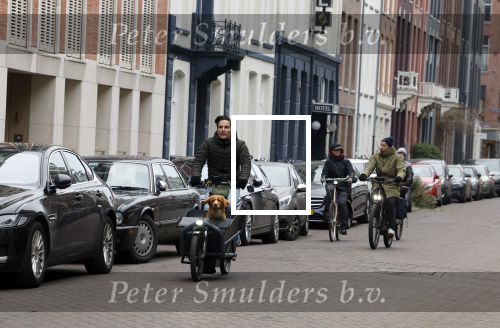 Amsterdam 15 januari 2022
Tim Oliehoek met zijn hond in bakfiets in Amsterdam zuid