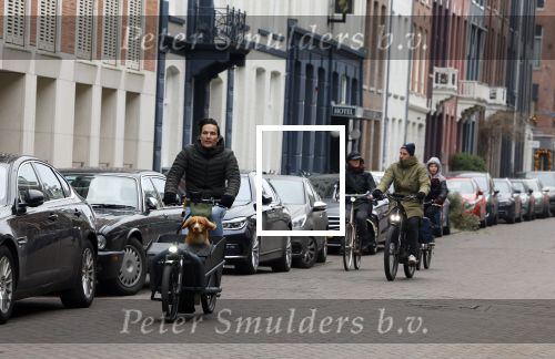 Amsterdam 15 januari 2022
Tim Oliehoek met zijn hond in bakfiets in Amsterdam zuid