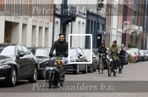 Amsterdam 15 januari 2022
Tim Oliehoek met zijn hond in bakfiets in Amsterdam zuid