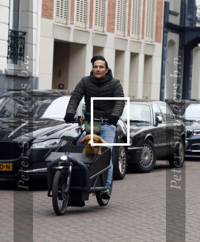 Amsterdam 15 januari 2022
Tim Oliehoek met zijn hond in bakfiets in Amsterdam zuid