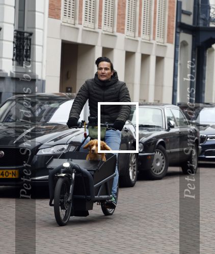 Amsterdam 15 januari 2022
Tim Oliehoek met zijn hond in bakfiets in Amsterdam zuid