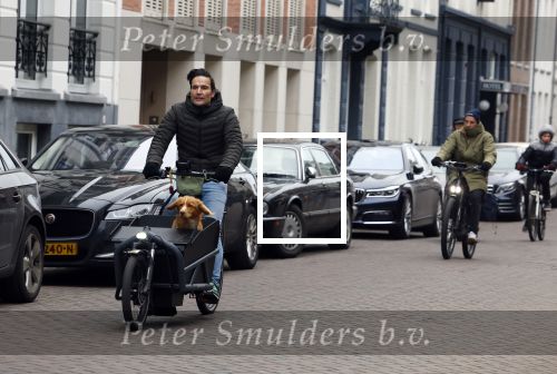 Amsterdam 15 januari 2022
Tim Oliehoek met zijn hond in bakfiets in Amsterdam zuid