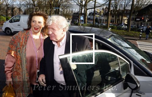 Laren 7 februari 2022
Boekpresentatie van Willibrord Frequin in het bonte paard. Rene v d Gijp reikte het eerste exemplaar uit . Fons de Poel is de schrijver.