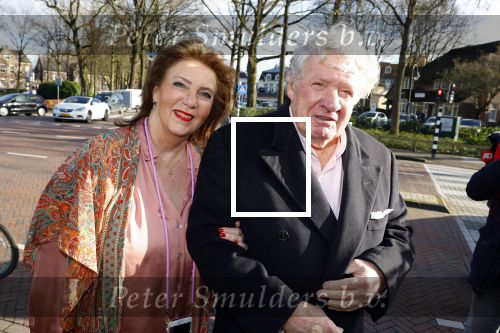 Laren 7 februari 2022
Boekpresentatie van Willibrord Frequin in het bonte paard. Rene v d Gijp reikte het eerste exemplaar uit . Fons de Poel is de schrijver.