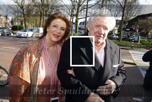 Laren 7 februari 2022
Boekpresentatie van Willibrord Frequin in het bonte paard. Rene v d Gijp reikte het eerste exemplaar uit . Fons de Poel is de schrijver.