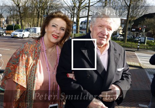 Laren 7 februari 2022
Boekpresentatie van Willibrord Frequin in het bonte paard. Rene v d Gijp reikte het eerste exemplaar uit . Fons de Poel is de schrijver.