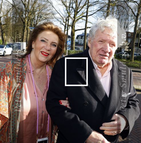Laren 7 februari 2022
Boekpresentatie van Willibrord Frequin in het bonte paard. Rene v d Gijp reikte het eerste exemplaar uit . Fons de Poel is de schrijver.