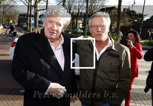 Laren 7 februari 2022
Boekpresentatie van Willibrord Frequin in het bonte paard. Rene v d Gijp reikte het eerste exemplaar uit . Fons de Poel is de schrijver.