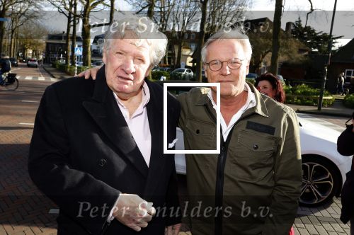 Laren 7 februari 2022
Boekpresentatie van Willibrord Frequin in het bonte paard. Rene v d Gijp reikte het eerste exemplaar uit . Fons de Poel is de schrijver.