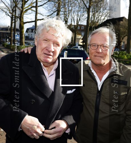 Laren 7 februari 2022
Boekpresentatie van Willibrord Frequin in het bonte paard. Rene v d Gijp reikte het eerste exemplaar uit . Fons de Poel is de schrijver.