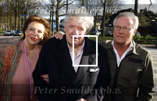 Laren 7 februari 2022
Boekpresentatie van Willibrord Frequin in het bonte paard. Rene v d Gijp reikte het eerste exemplaar uit . Fons de Poel is de schrijver.