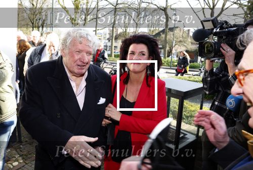 Laren 7 februari 2022
Boekpresentatie van Willibrord Frequin in het bonte paard. Rene v d Gijp reikte het eerste exemplaar uit . Fons de Poel is de schrijver.