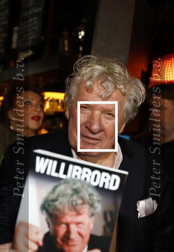 Laren 7 februari 2022
Boekpresentatie van Willibrord Frequin in het bonte paard. Rene v d Gijp reikte het eerste exemplaar uit . Fons de Poel is de schrijver.