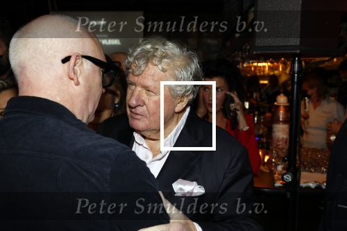 Laren 7 februari 2022
Boekpresentatie van Willibrord Frequin in het bonte paard. Rene v d Gijp reikte het eerste exemplaar uit . Fons de Poel is de schrijver.