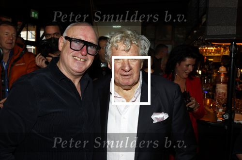 Laren 7 februari 2022
Boekpresentatie van Willibrord Frequin in het bonte paard. Rene v d Gijp reikte het eerste exemplaar uit . Fons de Poel is de schrijver.