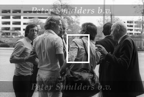 Miami, 5 Juni 1981
Jan v Beveren samen met Petra v Beveren  bij Vliegveld Miami met o.a. Huub Stevens Ton v Schijndel Carel v d Brekel Willy v d Kuijlen Adrie v Kraaij Drs. A. Groeneveld