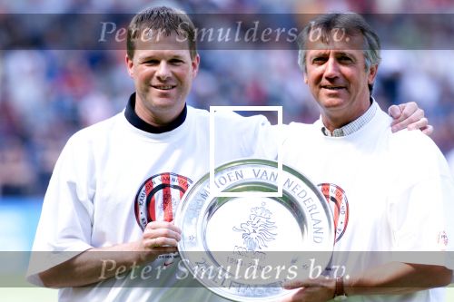 Eindhoven  14 mei 2000

PSV-NEC 2-0
Erwin Koeman en Willy vd Kuylen kampioen met PSV 2

Peter Smulders BV