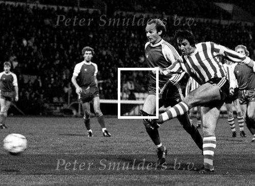 Willy v d Kuylen in duel met Tom Smits
PSV-NAC 3-0
1979


PETER SMULDERS BV