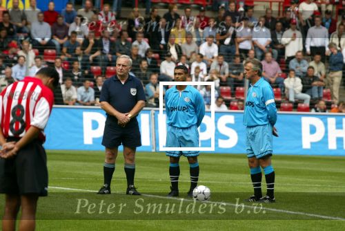Eindhoven 6 augustus 2002



Opening PSV stadion met de oud spelers 1988
minuut vstilte Hans Dorjee, Romario en Willy v d Kuylen

Peter Smulders bv