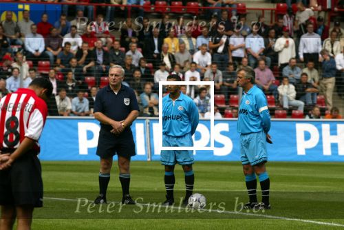 Eindhoven 6 augustus 2002



Opening PSV stadion met de oud spelers 1988
minuut vstilte Hans Dorjee, Romario en Willy v d Kuylen

Peter Smulders bv