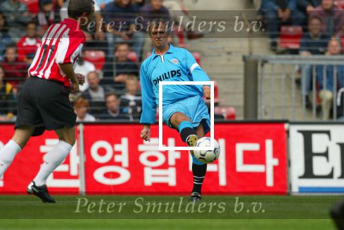 Eindhoven 6 augustus 2002
 

Opening PSV stadion met de oud spelers 1988
 
Willy v d Kuylen
Peter Smulders bv