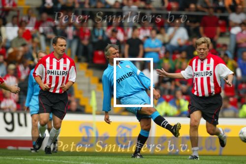 Eindhoven 6 augustus 2002
 

Opening PSV stadion met de oud spelers 1988
  Soren Lerby  Willy v d Kuylen en Hans Gilhaus
Peter Smulders bv