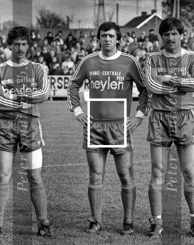 Overpelt 1982
Oud PSV-er Willy v d Kuylen spelend voor vv Overpelt in Belgie met Tommy Smolders en Willy Scheepers
