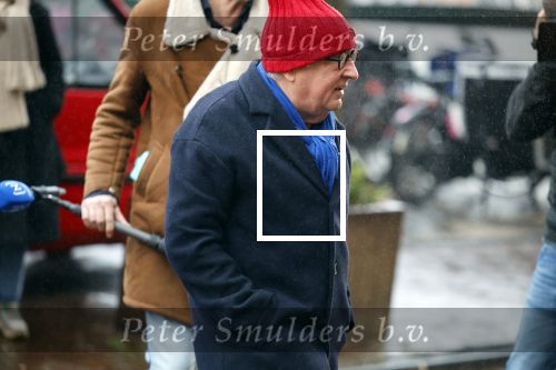 Amsterdam 19 januari 2022
Youp v t Hek arriveert op zijn fiets bij de kleine komedie. Kleine komedie doet dienst als kapsalon.