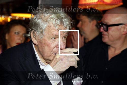 Laren 7 februari 2022
Boekpresentatie van Willibrord Frequin in het bonte paard. Rene v d Gijp reikte het eerste exemplaar uit . Fons de Poel is de schrijver.