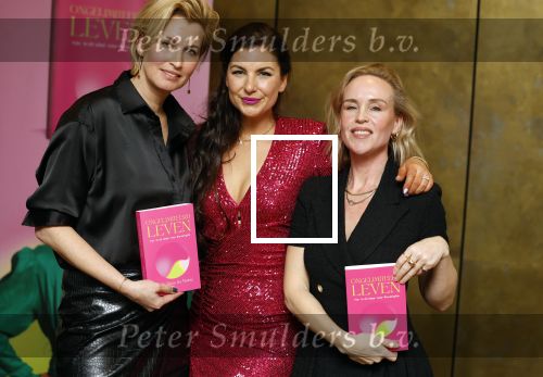Amsterdam 14 februari 2023
Boekpresentatie Steffy Roos de Maine in het Soho House.
Anouk Smulders met Steffy Roos demaine en Christine Beijnen
