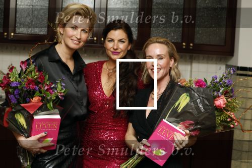 Amsterdam 14 februari 2023
Boekpresentatie Steffy Roos de Maine in het Soho House.
Anouk Smulders met Steffy Roos demaine en Christine Beijnen