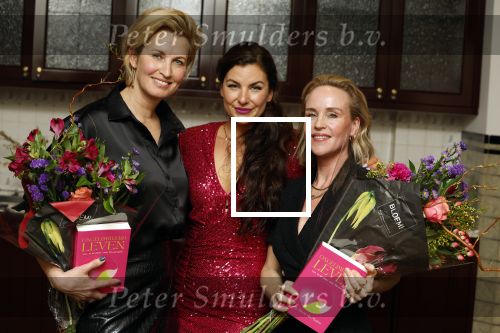 Amsterdam 14 februari 2023
Boekpresentatie Steffy Roos de Maine in het Soho House.
Anouk Smulders met Steffy Roos demaine en Christine Beijnen