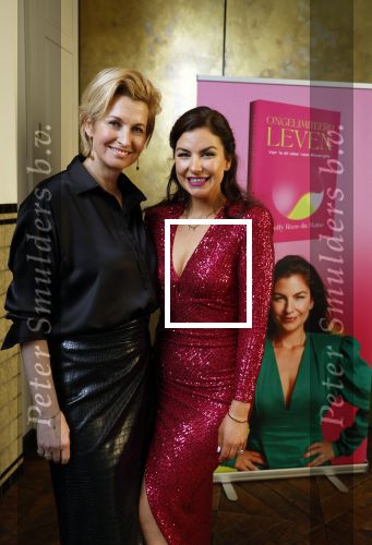 Amsterdam 14 februari 2023
Boekpresentatie Steffy Roos de Maine in het Soho House. Anouk Smulders krijgt het eerste boek