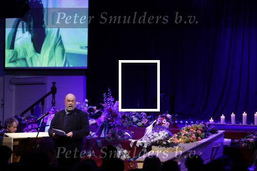 Amsterdam 4 februari 2023
Herdenkingsdienst/Begrafenis Heddy Lester.
Bert Simhoffer kwam met zijn vrouw
