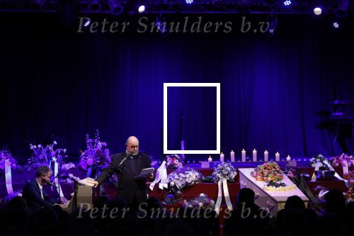Amsterdam 4 februari 2023
Herdenkingsdienst/Begrafenis Heddy Lester.
Bert Simhoffer kwam met zijn vrouw