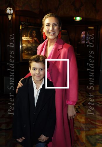 Amsterdam 2 februari 2023
Premiere de Magie van Valentijn in Tuschinski met in de hoofdrol Birgit Schuurman . Iris Hond en Lakhsmi speelden de titelsong. Bo Wilkes met zoontje