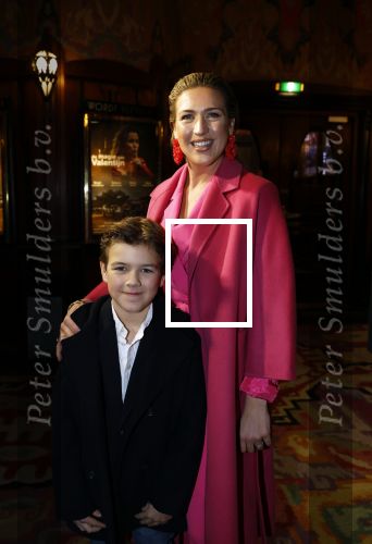 Amsterdam 2 februari 2023
Premiere de Magie van Valentijn in Tuschinski met in de hoofdrol Birgit Schuurman . Iris Hond en Lakhsmi speelden de titelsong. Bo Wilkes met zoontje