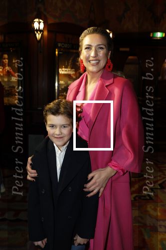 Amsterdam 2 februari 2023
Premiere de Magie van Valentijn in Tuschinski met in de hoofdrol Birgit Schuurman . Iris Hond en Lakhsmi speelden de titelsong. Bo Wilkes met zoontje