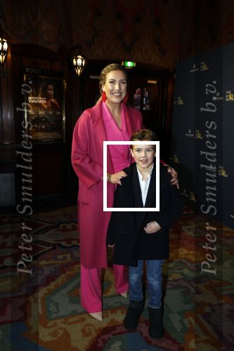 Amsterdam 2 februari 2023
Premiere de Magie van Valentijn in Tuschinski met in de hoofdrol Birgit Schuurman . Iris Hond en Lakhsmi speelden de titelsong. Bo Wilkes met zoontje