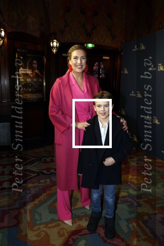 Amsterdam 2 februari 2023
Premiere de Magie van Valentijn in Tuschinski met in de hoofdrol Birgit Schuurman . Iris Hond en Lakhsmi speelden de titelsong. Bo Wilkes met zoontje