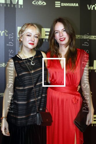 Amsterdam 30 januari 2023
Premiere Klem in Tuschinski met in de hoofdrollen Georgina Verbaan Barry Atsma Jacob Derwig Claudia Vismara Antonio Rampino Zoe Cusell Yenthe Bos en Marie  Mae v Zuilen. carolien Spoor met een vriendin